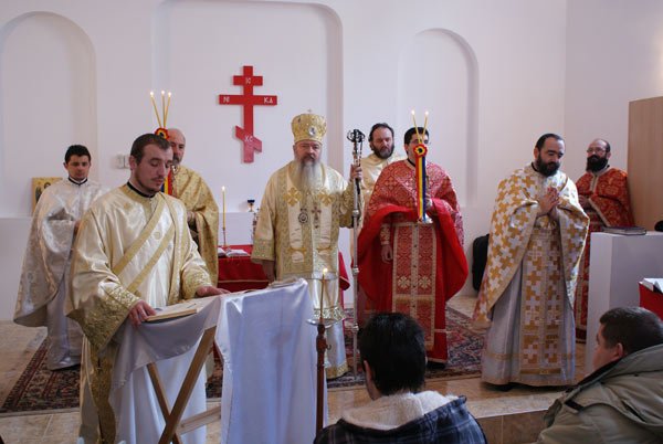 Hristos, vestit persoanelor cu deficienţe de auz 103600