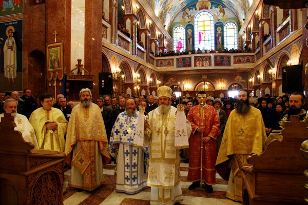 Rugăciuni la moaştele Sfântului Nectarie 103598