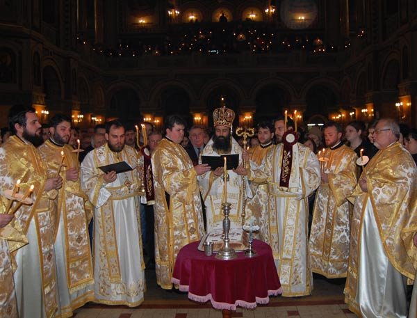 Liturghie arhierească şi slujbă de pomenire la Timişoara 103779