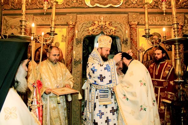 Slujbă arhierească la Mănăstirea Cozia 103777