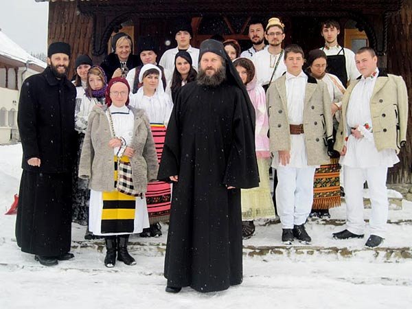 Tineri pelerini sibieni la Mănăstirea Oaşa 103785