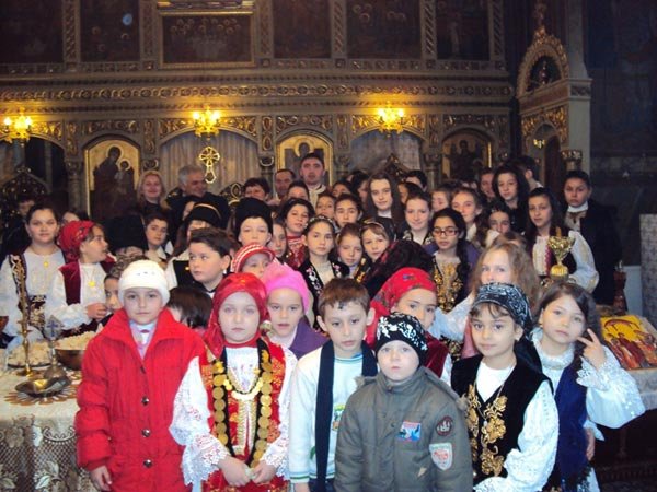 „Hristos împărtăşit copiilor“, în Parohia Măru 103828