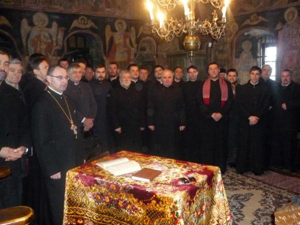 Simpozion despre Taina Sfântului Botez în Protoieria Drăgăşani 103826