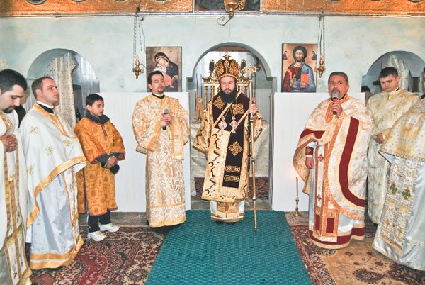 Biserica Parohiei Secăşeni a fost resfinţită 104077