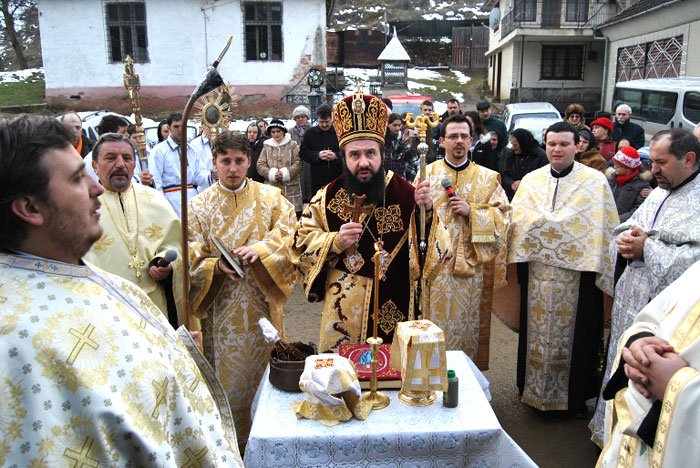 Biserica din Calina a fost târnosită 104106