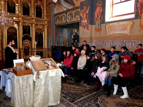 Catehizarea tinerilor şcolari în Parohia Ineu 104110