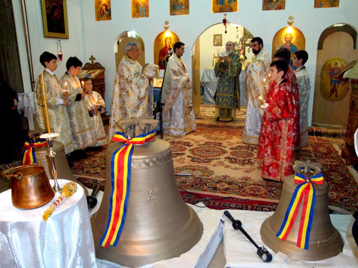 Slujire arhierească în Parohia Micălaca Veche 104108