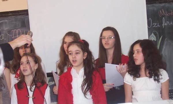 Moment artistic dedicat mamelor la Şcoala „Emil Racoviţă“ din Capitală 104142