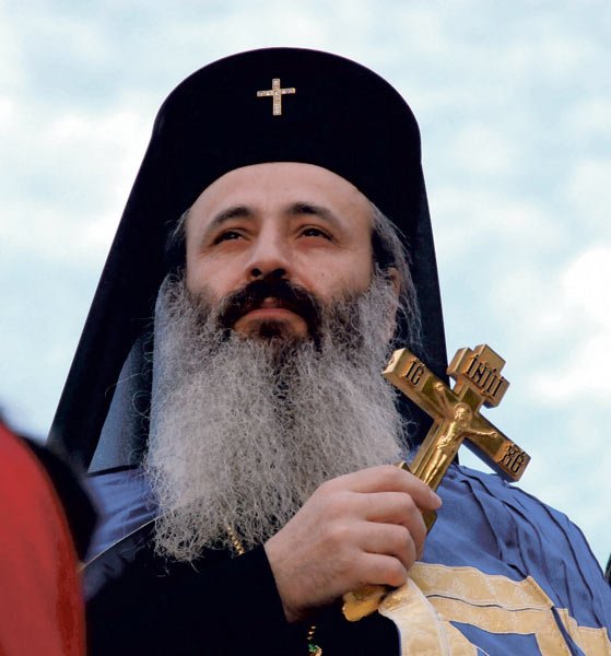 Cuvântul ierarhului: „Pământul se sfărâmă, pământul sare în bucăţi, se clatină pământul“ (Isaia 24, 19) 104178