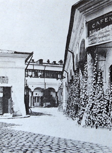 Hanurile şi bisericile din incinta lor 104308