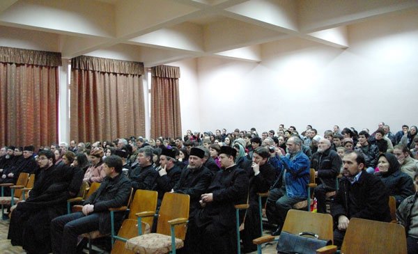 „Trepte spre Înviere“ pentru credincioşii din Moineşti 104312