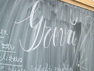 Dascălii din Botoşani continuă protestele 104329