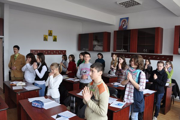 Olimpiada de Religie în şase judeţe ale Moldovei 104374