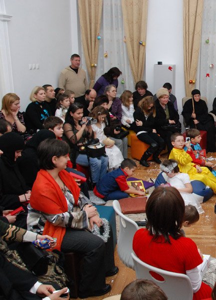 „Şcoala Părinţilor“ de la „Varlaam“, lecţia de cunoaştere a propriilor copii 104373