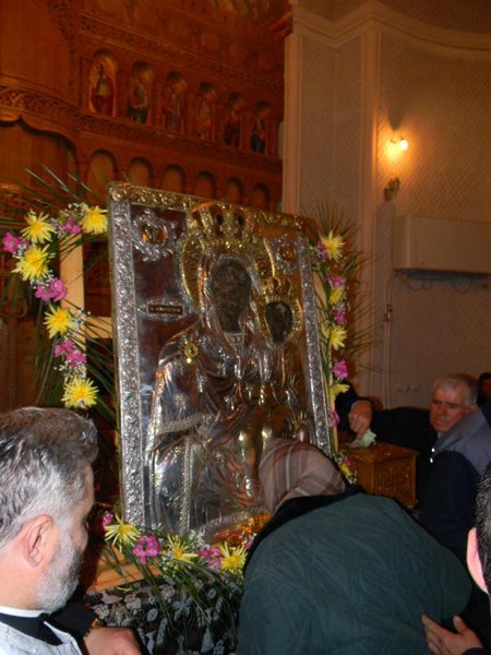 Icoana Maicii Domnului de la Trifeşti, pe Valea Trotuşului 104406