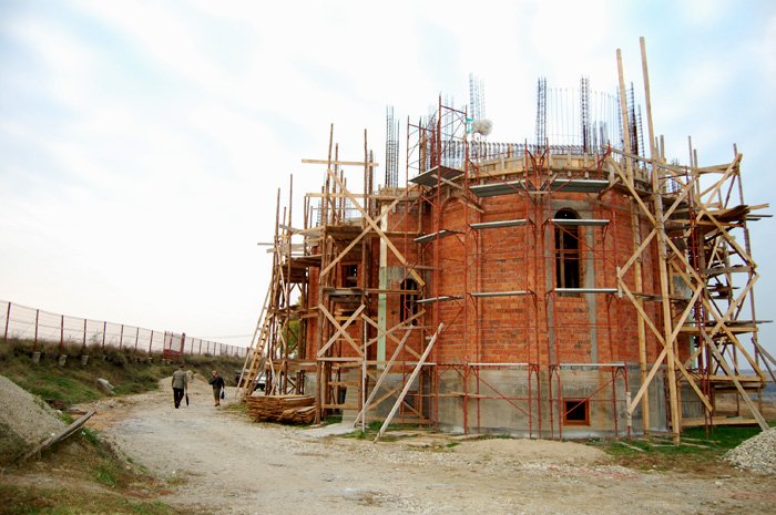 Au fost reluate lucrările la Mănăstirea Dobreşti 104451