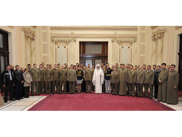 Reprezentanţi ai Regimentului 30 Gardă la Patriarhia Română 104434