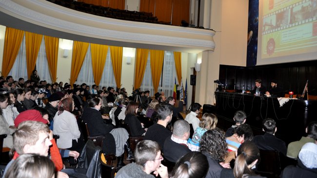 „Sfânta Liturghie ne îndeamnă insistent să ne împărtăşim“ 104450