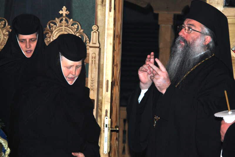 Slujire arhierească la ctitoria lui Pamfil Şeicaru 104449