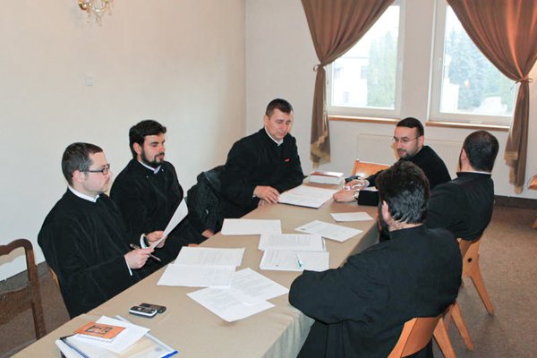 Planuri catehetice pe termen lung în Arhiepiscopia Râmnicului 104470