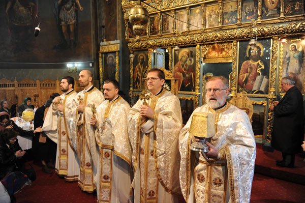 Credincioşii de la Curtea Veche, în sărbătoare 104487