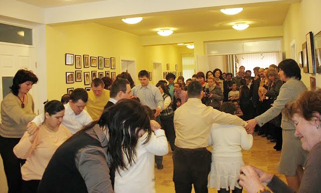 Educație și cultură: Elevii Şcolii „Elena Cuza“, alături de copiii cu sindrom Down 104494