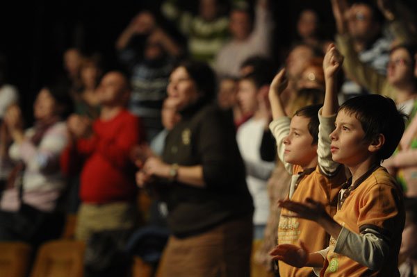 Să ne iubim ca fraţii 104523