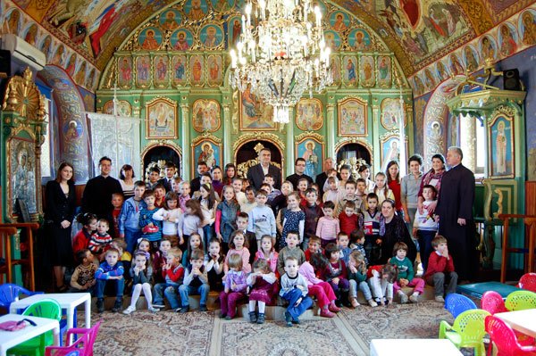 Copiii din Chişoda, tot mai aproape de Biserică 104557