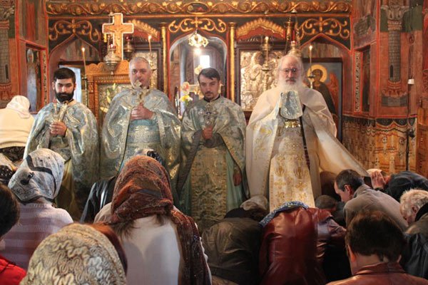 Paraclisul „Buna Vestire“ din Râmnic, în haină de praznic 104562