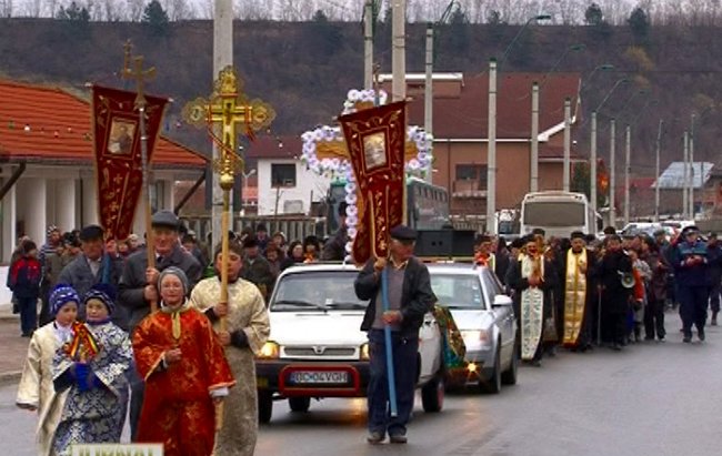 Procesiune impresionantă la Oneşti 104586