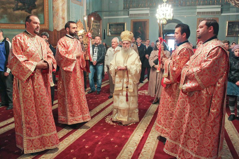 Slujbă arhierească la Catedrala din Râmnic 104620