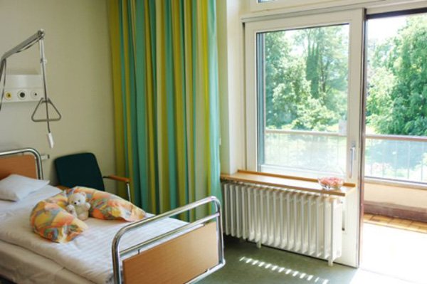 Spitalele care n-au cerut transformarea în cămine de bătrâni nu primesc bani 104618