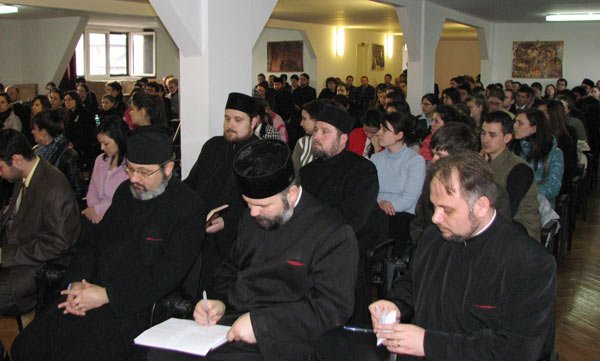 Dialog despre lumina Tainei Botezului în urcuşul spre Înviere 104633