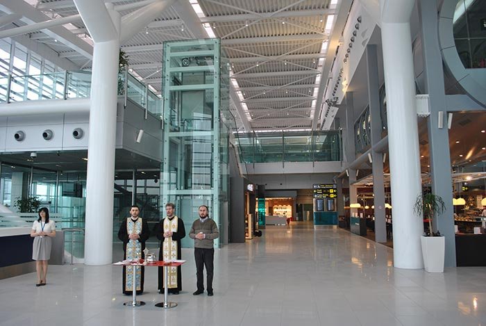 A fost sfinţit noul terminal de la Otopeni 104745