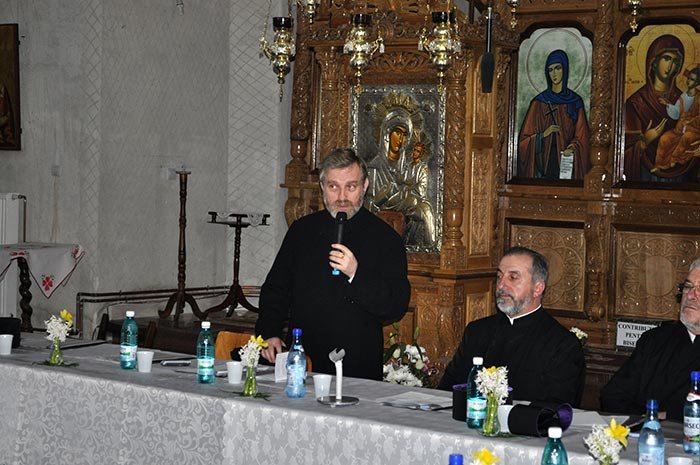 „Dacă suntem cu luare-aminte la slujbele deniilor, deja urcăm o treaptă spre urcuşul duhovnicesc“ 104725