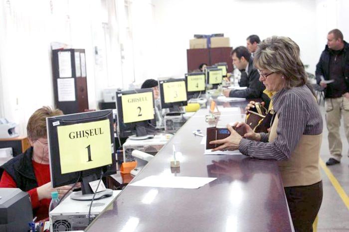 90% din salariu se duce pe mâncare, rate şi impozite 104763