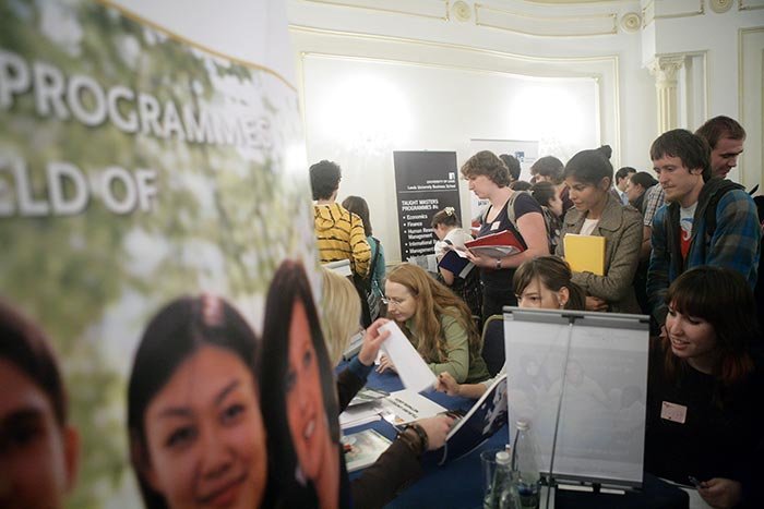 Provincial în Bucureşti 104882