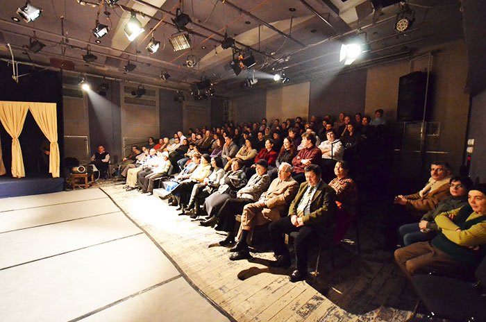 Enoriaşii din Poieni sunt „abonaţi“ la spectacolele de teatru de la Iaşi 104920