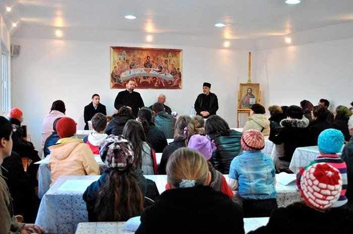 „Lucrând în ogorul Domnului“ cu tinerii din Satu Nou - Belceşti 104955