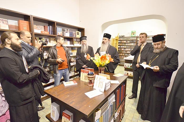 Două volume cu „altfel de predică şi un altfel de sinaxar“ 104991