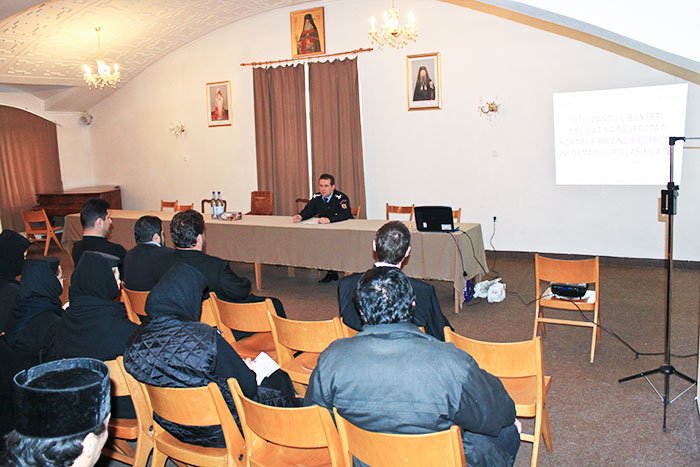 Sesiune de informare la Centrul Eparhial din Râmnic 105019