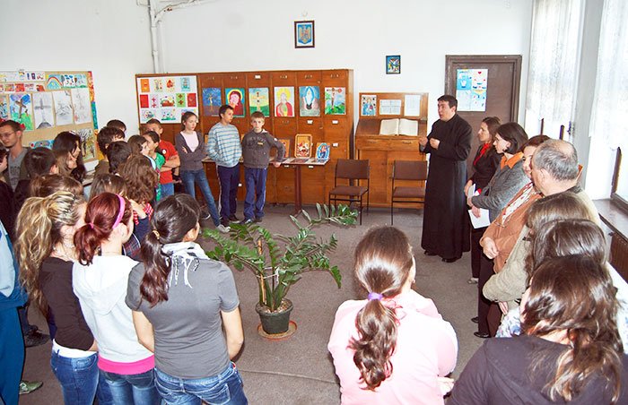 Viitorii meşteri iconari, formaţi la Timişoara 104985