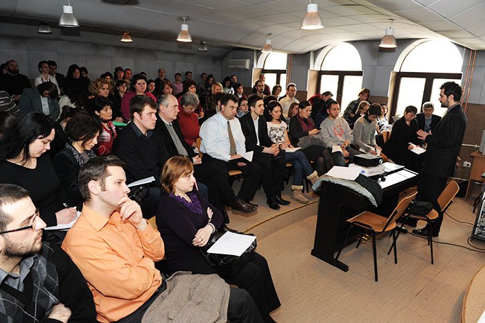 Dincolo de izolare şi conflict: dialogul edificator 105065