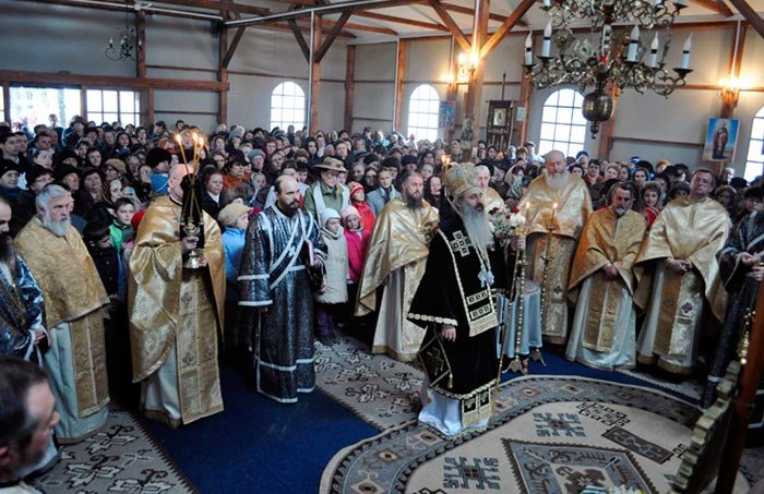 IPS Teofan, în mijlocul credincioşilor din Humuleşti 105049