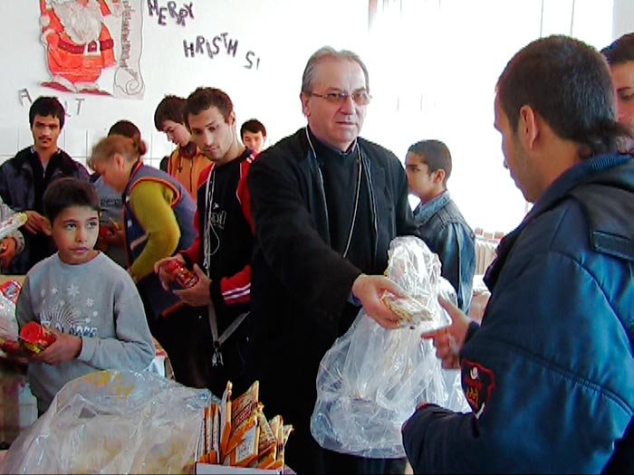 Daruri pentru copiii asistaţi din Arhiepiscopia Sibiului 105092