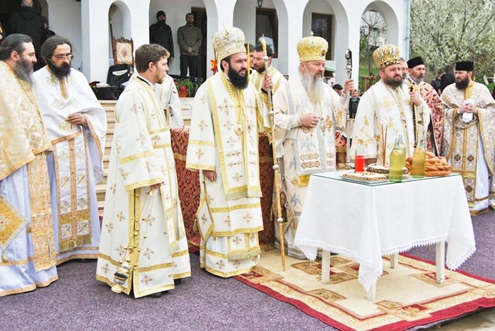 Episcopul Veniamin Nistor, pomenit la Alba Iulia 105115