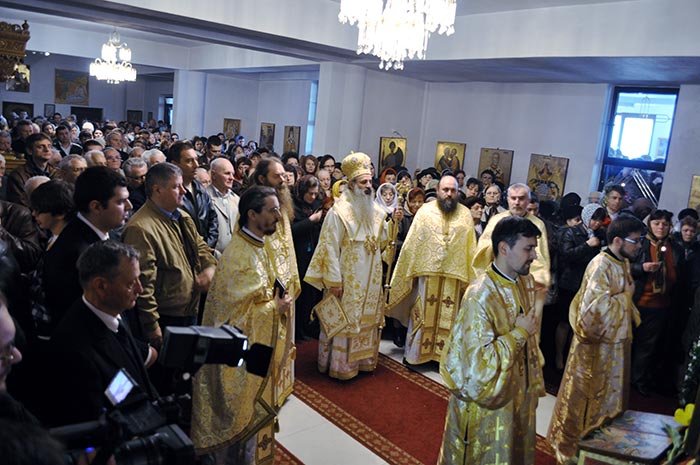 IPS Teofan: „Să ne dăruiască Dumnezeu starea bucuriei, smereniei, tristeţii duhovniceşti şi iubirii de vrăjmaşi“ 105093