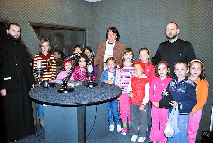 „Lăsaţi copiii să vină la Mine!“ 105087