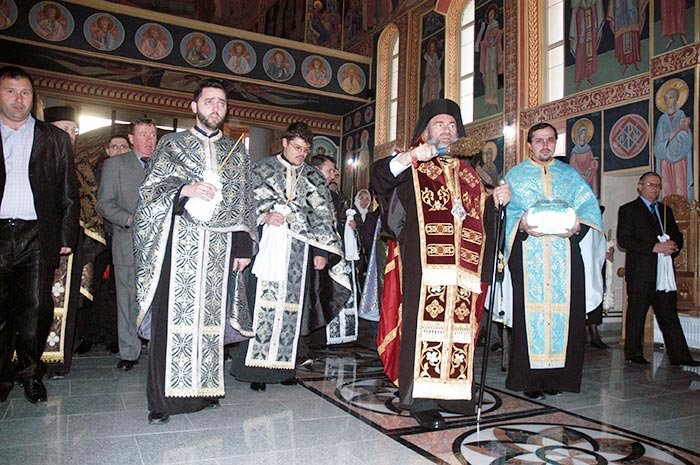 Binecuvântare arhierească la Biserica „Învierea Domnului“ din Bacău 105132