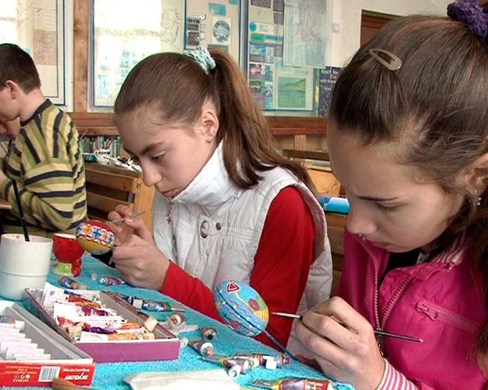 Concurs de încondeiat ouă în Parohia Cepari, Argeş 105176